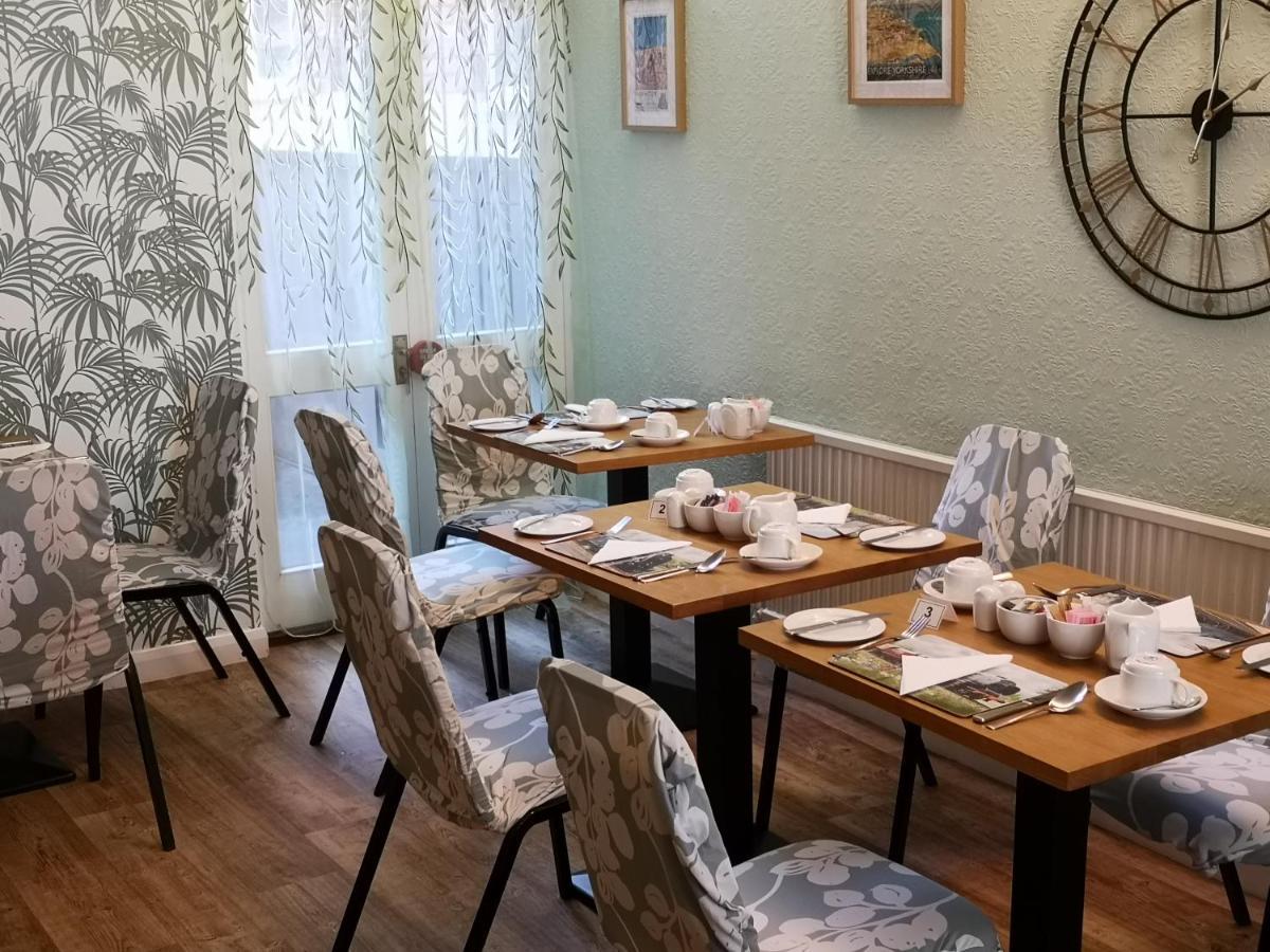 The Phoenix Guest House Scarborough Bagian luar foto