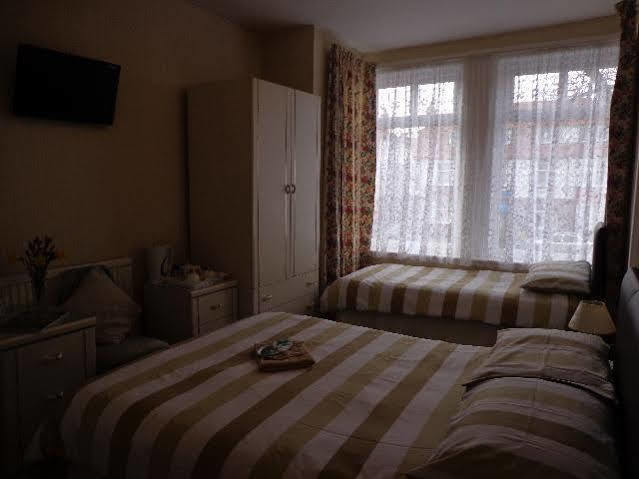 The Phoenix Guest House Scarborough Bagian luar foto